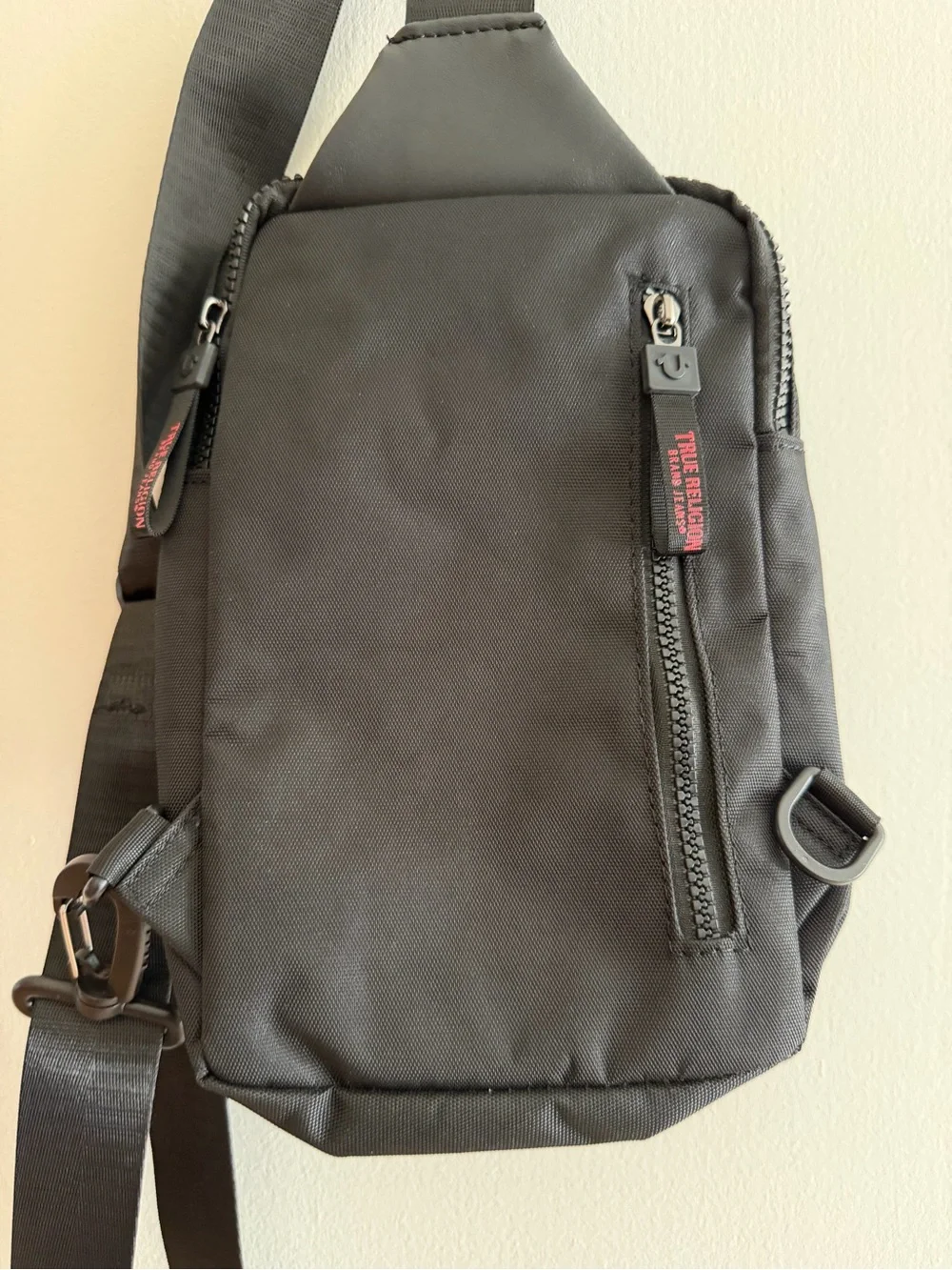 NWOT True Religion Red Black Sling Crossbody Shoulder Bag Adjustable Strap